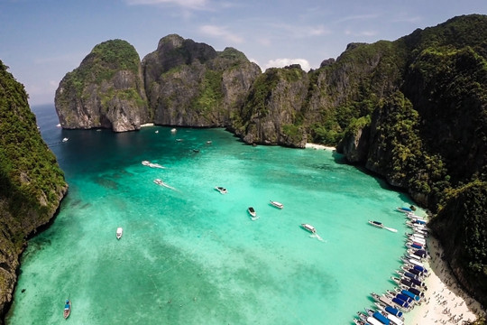 Thái Lan: “vịnh thiên đường” tiếp tục đóng cửa để tái tạo hệ sinh thái