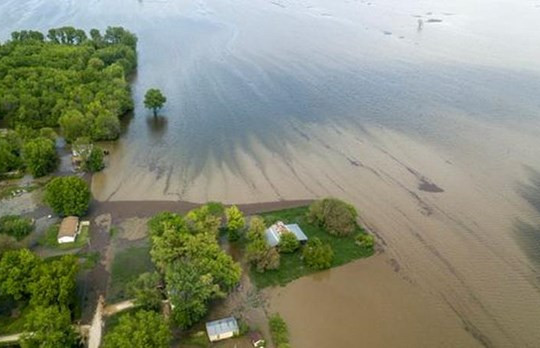 Trung Mỹ: Mưa bão khiến nhiều khu vực chìm trong nước lũ
