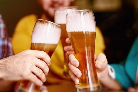 Rượu bia vẫn lái xe: Trả giá đắt bằng mạng sống vì … “ma men”