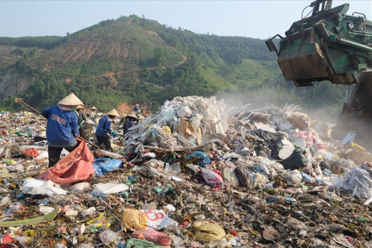Đà Nẵng đưa ra phương án ‘giải cứu’ bãi rác Khánh Sơn