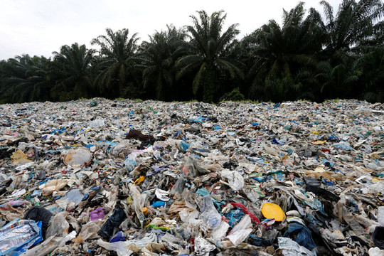 Malaysia trả rác thải nhựa cho các nước phát triển
