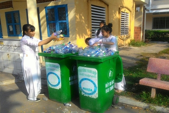 Đồng Tháp: Biến chai nhựa, giấy vụn thành học bổng giúp học sinh nghèo
