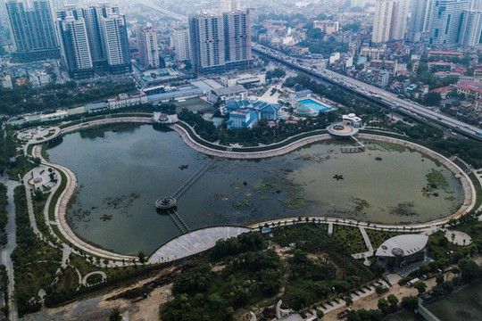 Hà Nội: Công viên Hồ điều hoà hàng trăm tỷ ô nhiễm, bốc mùi hôi tanh nồng nặc
