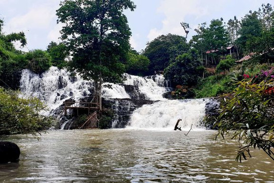 Đắk Nông: Thủy điện Đắk R’kéh gần “thắng cảnh” thác 5 tầng tạm ngừng thi công