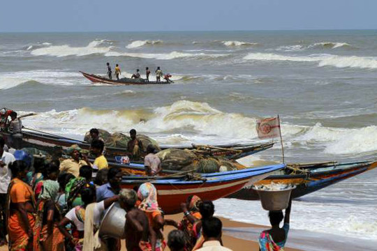 Ấn Độ: Sơ tán hơn 300.000 người phòng bão mạnh chuẩn bị đổ bộ