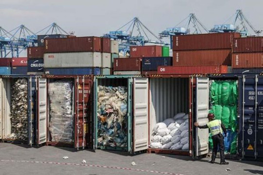 Indonesia: Tuyên bố trả lại các container chứa rác thải cho Mỹ