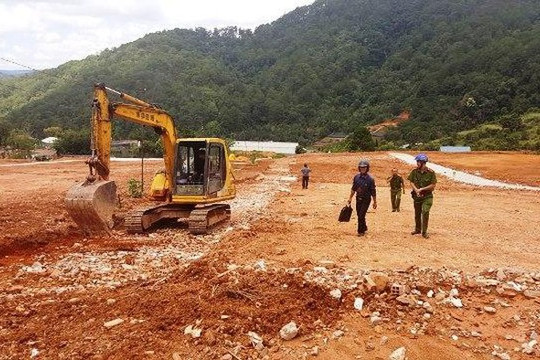 Lâm Đồng: Vô tư san ủi đất, làm đường trái phép tại Đà Lạt