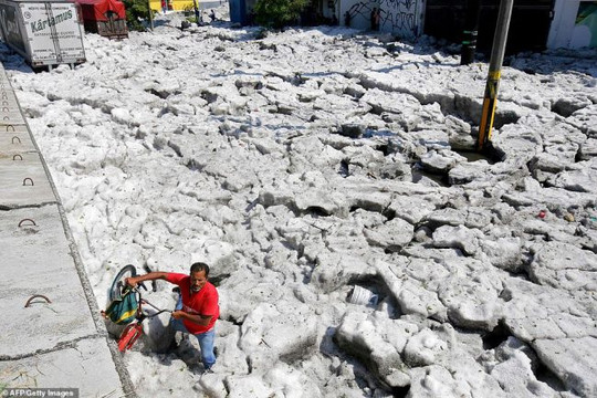 Mexico: Mưa đá lớn, băng ngập trắng đường