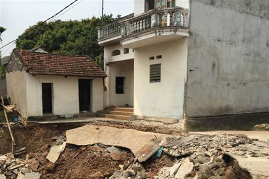 Hà Nội: Lại xuất hiện ‘hố tử thần’, sụt lún nhiều ngôi nhà tại huyện Mỹ Đức