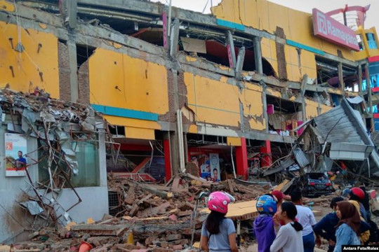 Indonesia: Cảnh báo sóng thần sau động đất 7,1 độ xảy ra ở biển Molucca