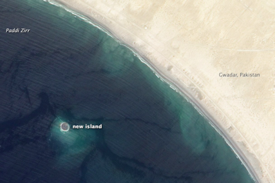 Ấn Độ Dương ‘nhấn chìm’ hòn đảo ngoài khơi Pakistan