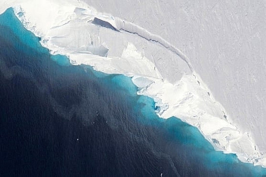 Mực nước biển có nguy cơ tăng cao nửa mét vì băng ở Nam Cực tan chảy