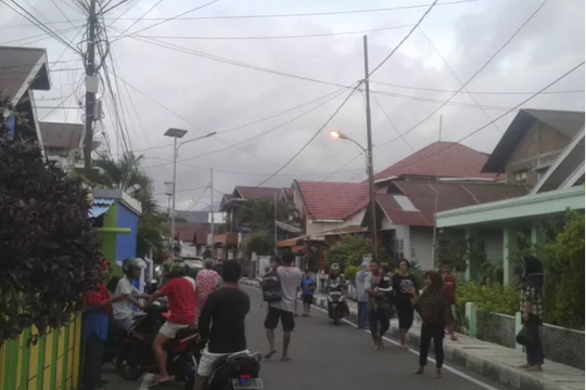 Động đất cực mạnh 7,3 độ richter tấn công Indonesia