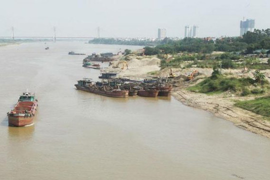 Hà Nội: 80% bãi tập kết, trung chuyển vật liệu xây dựng hoạt động trái phép dọc các tuyến sông