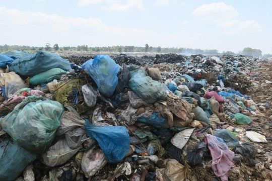 Bình Thuận: Bãi rác Bình Tú quá tải không được xử lý gây ô nhiễm khu dân cư