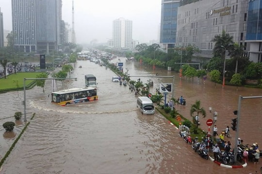 Chiều tối ngày 22/7, Hà Nội mưa giông, đề phòng gió giật mạnh