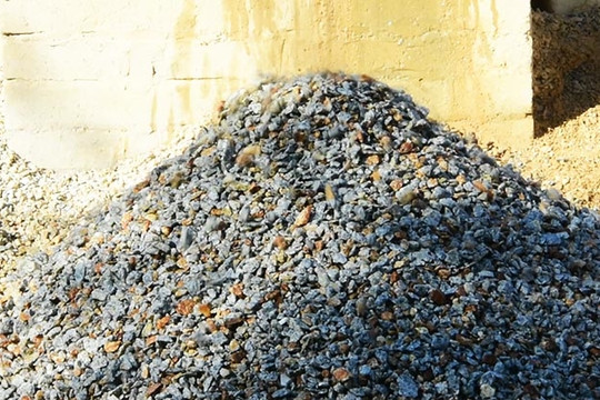 Huế biến rác thải thành cát sỏi xây dựng khi nguồn tự nhiên cạn kiệt