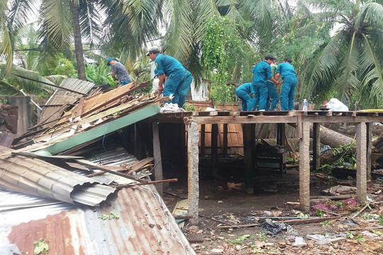 An GIang: số căn nhà bị hư hại sau giông lốc tăng lên gần 900