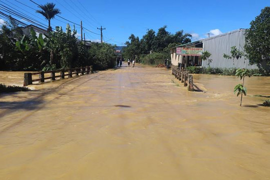 Lâm Đồng: Hàng trăm căn nhà chìm trong nước sau mưa lớn
