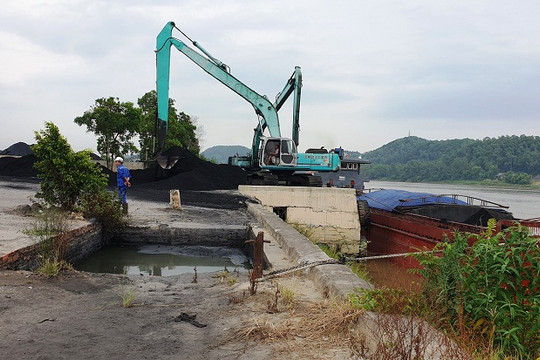 Thanh Hóa: Ô nhiễm nghiêm trọng tại bãi tập kết than