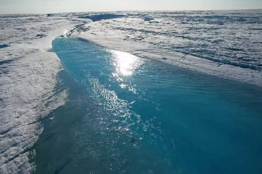 Băng đang tan nhanh kỷ lục tại Greenland