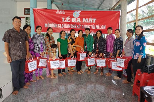 Kiên Giang: Hội Liên hiệp phụ nữ xã Vĩnh Bình Nam ra mắt Câu lạc bộ “Hạn chế sử dụng túi nilon”