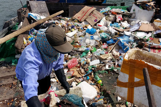 Quảng Ninh: Các dịch vụ trên vịnh Hạ Long chấm dứt dùng rác thải nhựa từ ngày 1/9