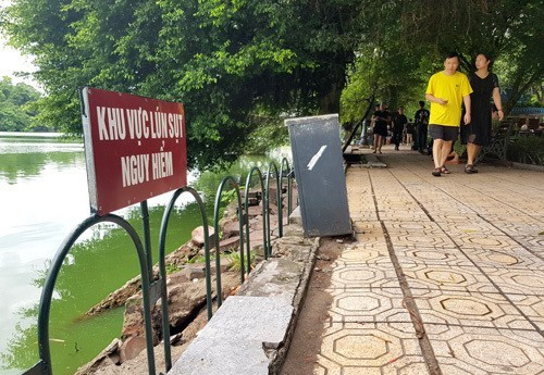Hà Nội dựng hàng rào cảnh báo sụt lún ở Hồ Gươm