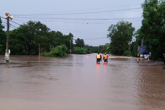 Đắk Lắk: Mưa lớn khiến nhiều khu vực bị ngập nặng, chia cắt