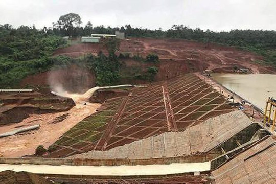 Đắk Nông: Sẵn sàng nổ mìn cứu nguy cho thủy điện Đắk Kar đang bị kẹt van xả