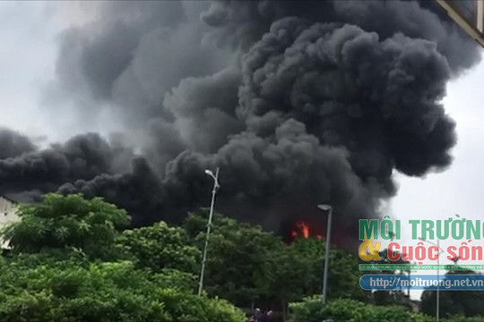 Long Biên (Hà Nội): Cháy “kinh hoàng” tại Khu công nghiệp Sài Đồng