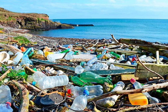 Báo động: Rác thải nhựa mỗi năm đủ bao quanh 4 vòng trái đất