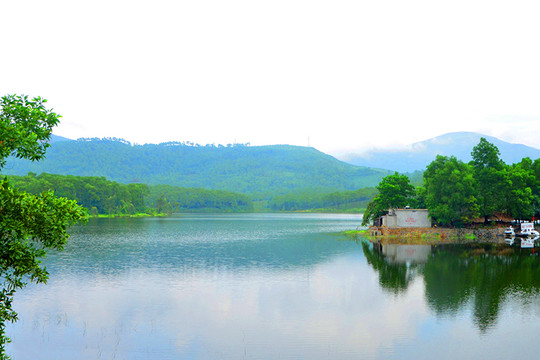 Quảng Ninh: Hồ nước được ví như Đà Lạt thu nhỏ