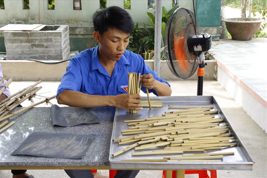Quảng Nam: Sản xuất ống hút trúc hướng đến hạn chế rác thải nhựa
