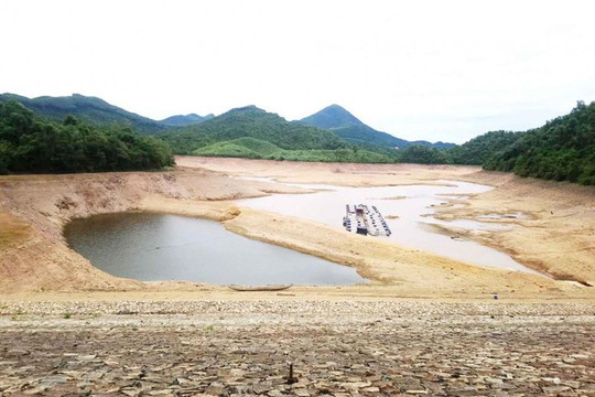 Thừa Thiên Huế: Nhiều hồ thủy lợi ‘đồng loạt’ cạn đáy vì hạn hán