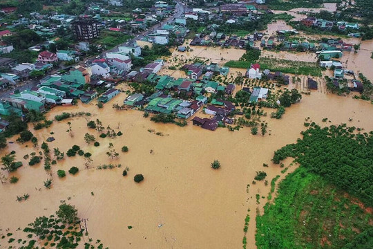 Lâm Đồng: Tan hoang sau trận mưa lũ kinh hoàng