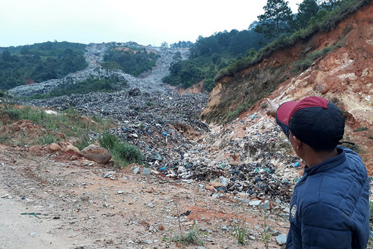 Lâm Đồng: Đề xuất phương án hỗ trợ người dân bị ảnh hưởng do hàng ngàn tấn rác vùi lấp vườn sản xuất