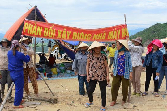 Quảng Nam: Lo sợ nhà máy xả khói độc, dân tiếp tục dựng lều phản đối xây lò đốt rác thải