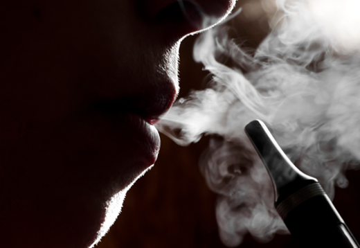 Hiểm họa từ thuốc lá điện tử không kém thuốc lá truyền thống