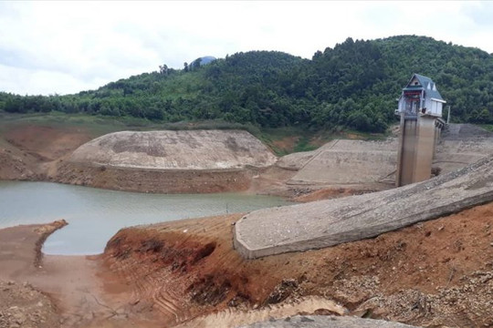 Quảng Trị: Hồ Rào Quán xuống mực nước chết, Công ty Thủy điện dừng phát điện