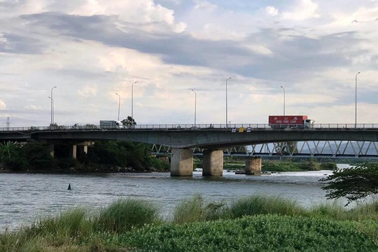 Đà Nẵng: Đề xuất khẩn xây dựng đập tạm ngăn mặn trên sông Cầu Đỏ