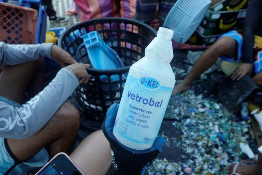 Ecuador: Đổi chai nhựa tái chế lấy vé xe buýt miễn phí để bảo vệ môi trường