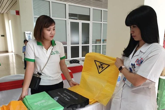 Bệnh viện K: Áp dụng thay 1 tấn túi nilon mỗi tháng bằng túi phân huỷ sinh học