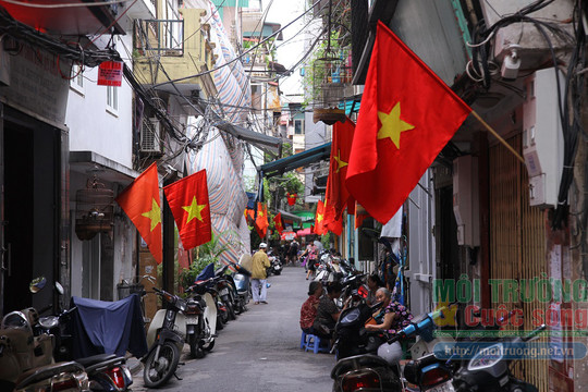 Không khí Tết độc lập tràn ngập phố phường Hà Nội