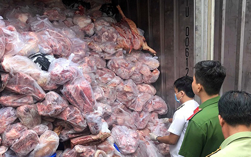 Bình Dương: Phát hiện hàng chục tấn thịt heo thối trên 3 thùng container