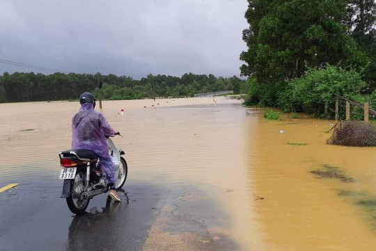 Hà Tĩnh: Tiếp tục mưa lớn, mực nước các sông lên cao, uy hiếp nhiều xã vùng hạ lưu