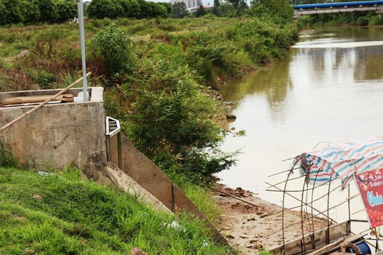Nghệ An:  Nước sông Lam đục do lũ, bất khả kháng bơm nước sông Đào làm nước máy