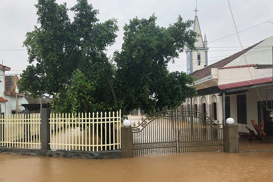 Quảng Bình: Mưa lớn, nhiều nơi bị ngập do lũ