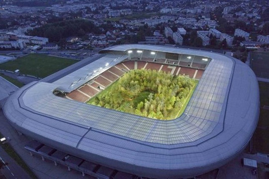 Miền Nam nước Áo: Ý tưởng độc đáo biến một sân bóng đá biến thành rừng cây