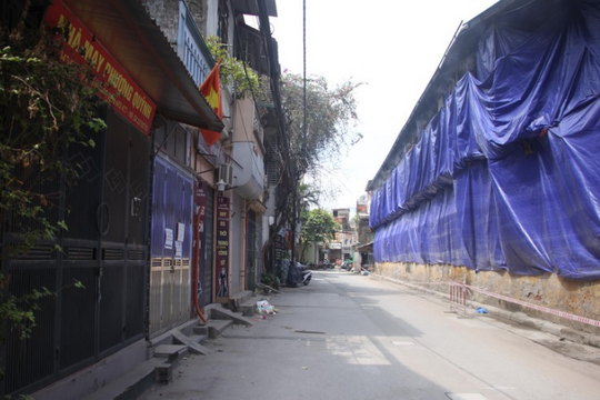Sau vụ cháy Công ty Rạng Đông: Người dân sơ tán, đóng cửa hàng quán vì sợ nhiễm độc thủy ngân